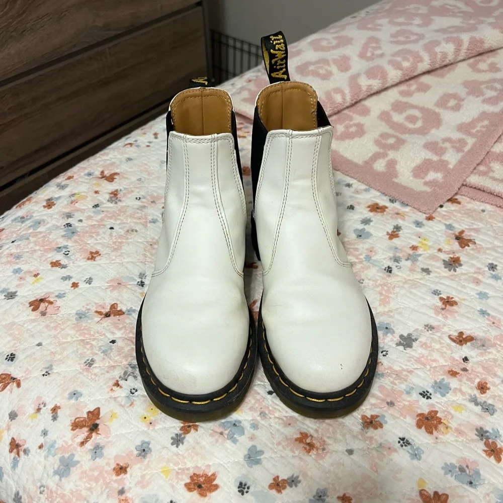 Doc Marten Chelsea boots - Picture 2 of 5